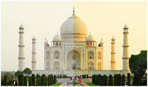 Image comparing the Taj Mahal's difference in color